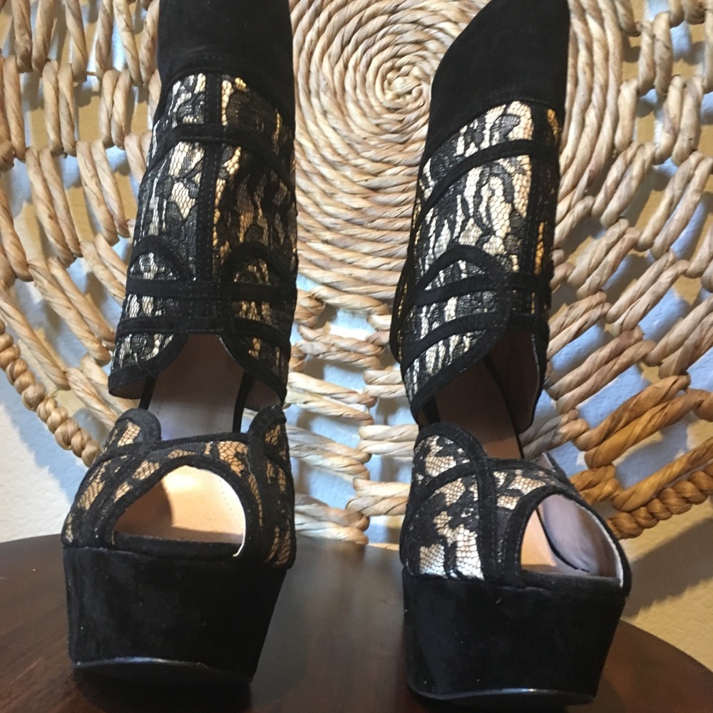 Platform Lace Stunner ⚡️⚡️Elina Heels